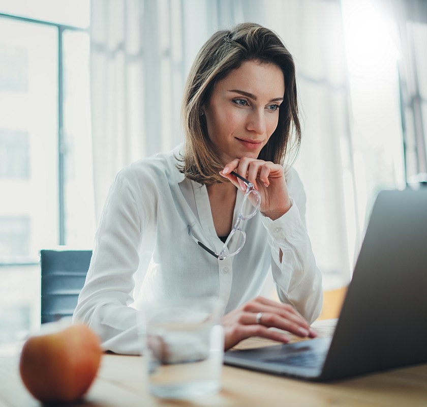 woman-at-computer