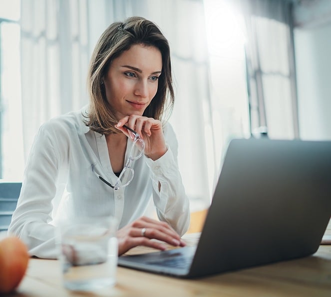 woman-at-computer